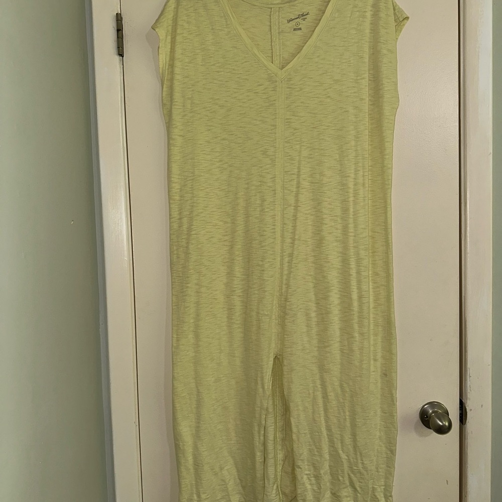 Universal Thread Light Yellow Top